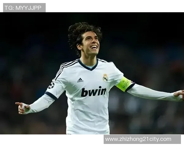 当足球明星邂逅爱情：她是他心中永恒的女神与支持者