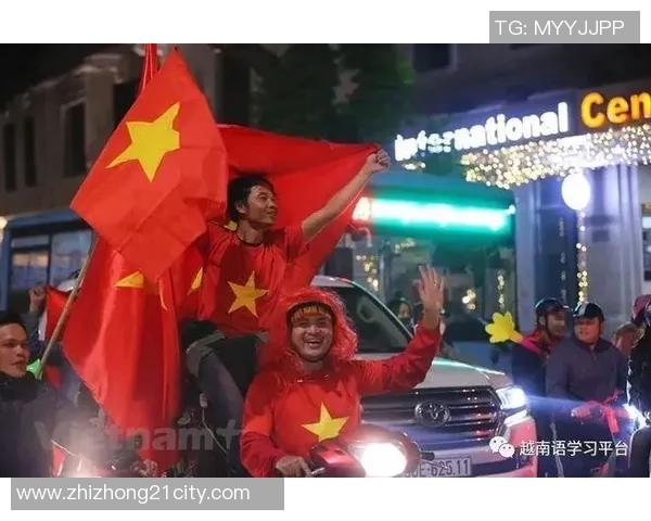 足球明星在越南街头畅游记录精彩瞬间与当地文化碰撞